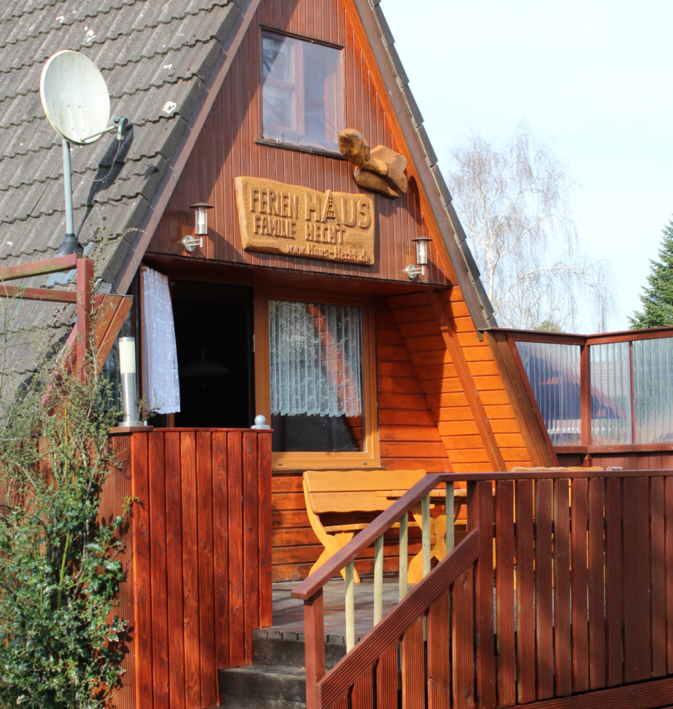 Beide Ferienhu00e4user Familie Hecht direkt am Wasser